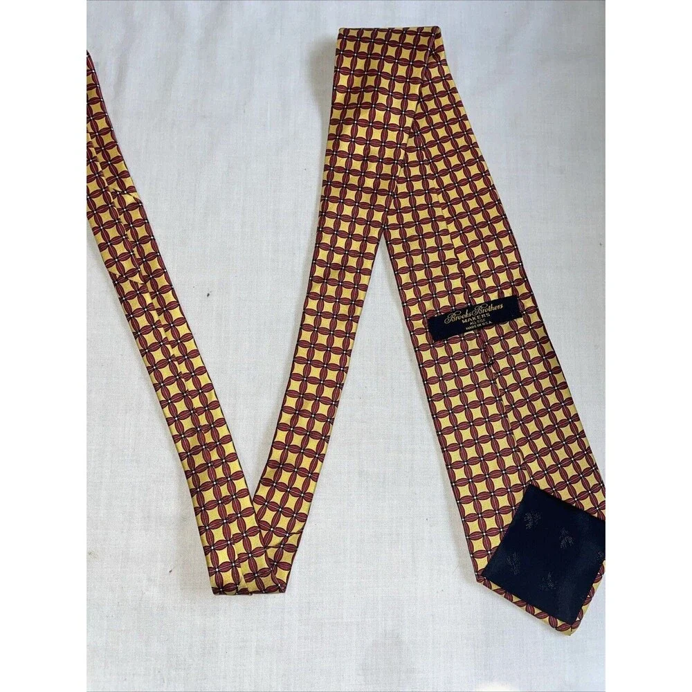 Brooks Brothers Makers Men’s Dress Tie Size 56” Yellow Geometric Business Formal